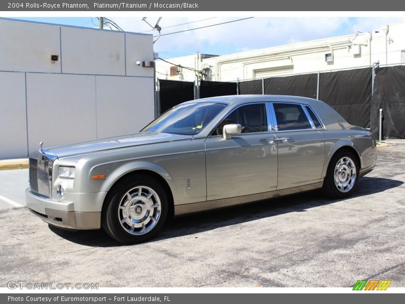 Front 3/4 View of 2004 Phantom 