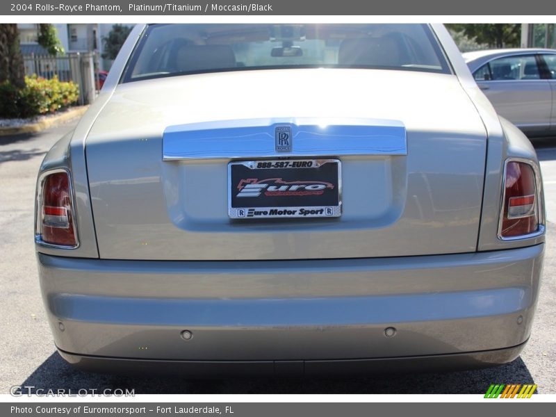 Platinum/Titanium / Moccasin/Black 2004 Rolls-Royce Phantom