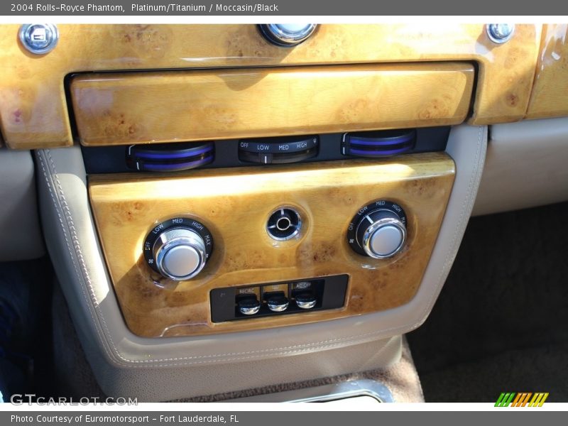 Platinum/Titanium / Moccasin/Black 2004 Rolls-Royce Phantom