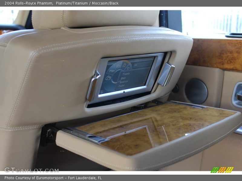 Entertainment System of 2004 Phantom 