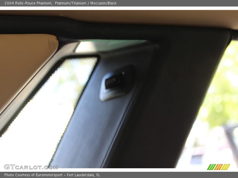 Platinum/Titanium / Moccasin/Black 2004 Rolls-Royce Phantom
