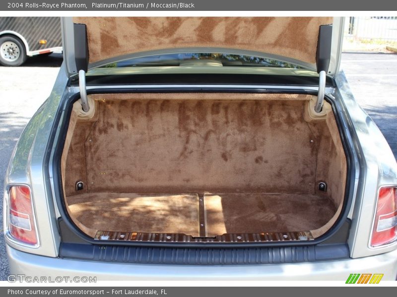  2004 Phantom  Trunk