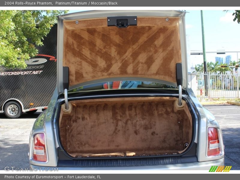  2004 Phantom  Trunk