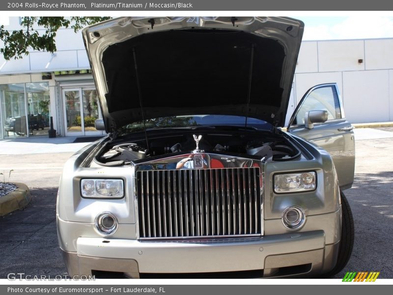 Platinum/Titanium / Moccasin/Black 2004 Rolls-Royce Phantom