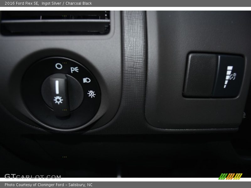 Ingot Silver / Charcoal Black 2016 Ford Flex SE