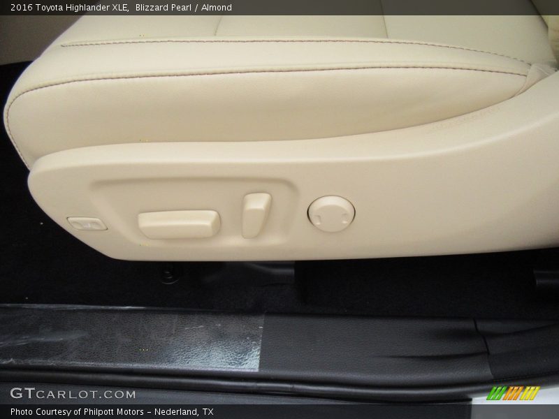 Blizzard Pearl / Almond 2016 Toyota Highlander XLE