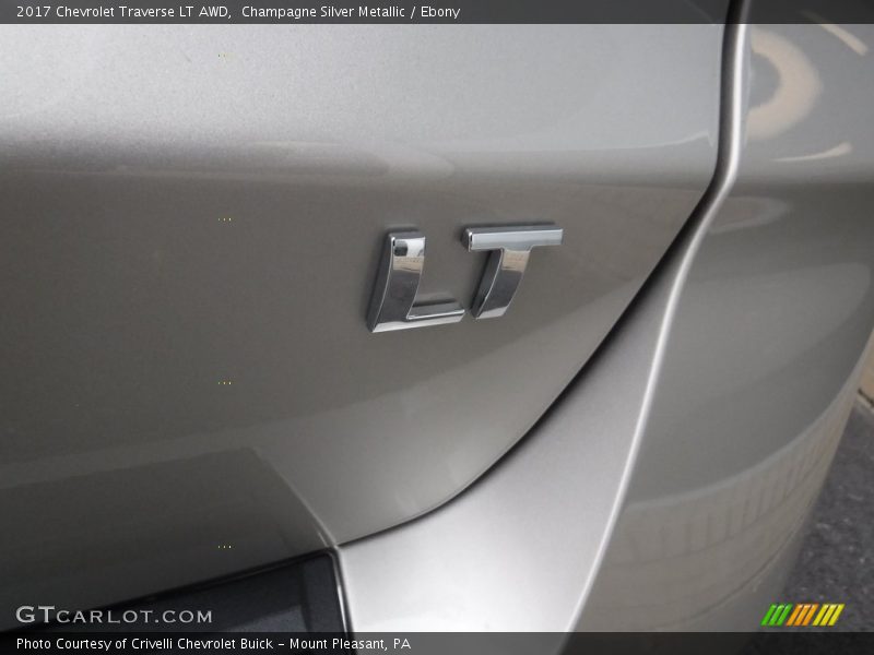 Champagne Silver Metallic / Ebony 2017 Chevrolet Traverse LT AWD