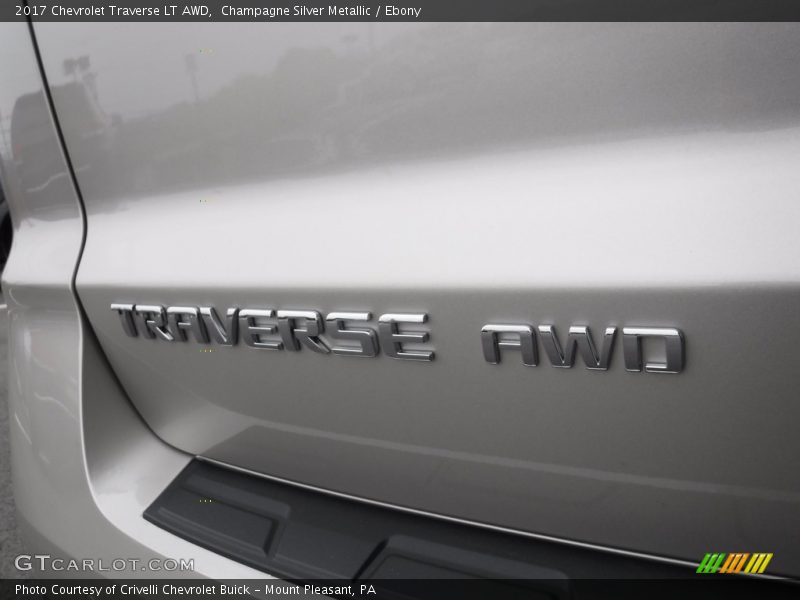 Champagne Silver Metallic / Ebony 2017 Chevrolet Traverse LT AWD