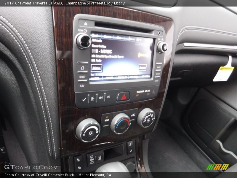 Champagne Silver Metallic / Ebony 2017 Chevrolet Traverse LT AWD