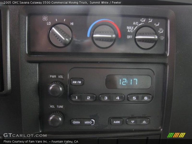 Summit White / Pewter 2005 GMC Savana Cutaway 3500 Commercial Moving Truck