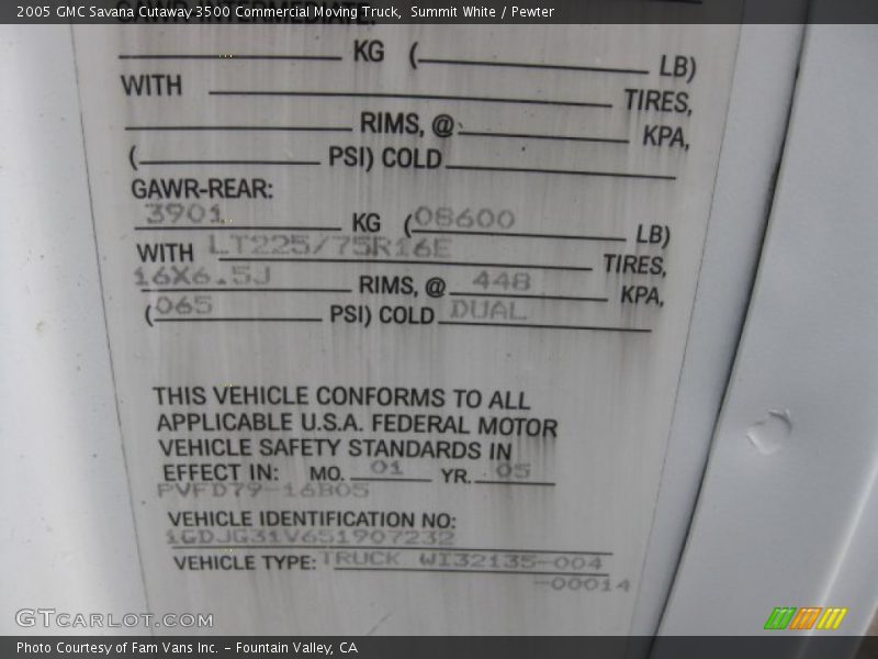 Summit White / Pewter 2005 GMC Savana Cutaway 3500 Commercial Moving Truck