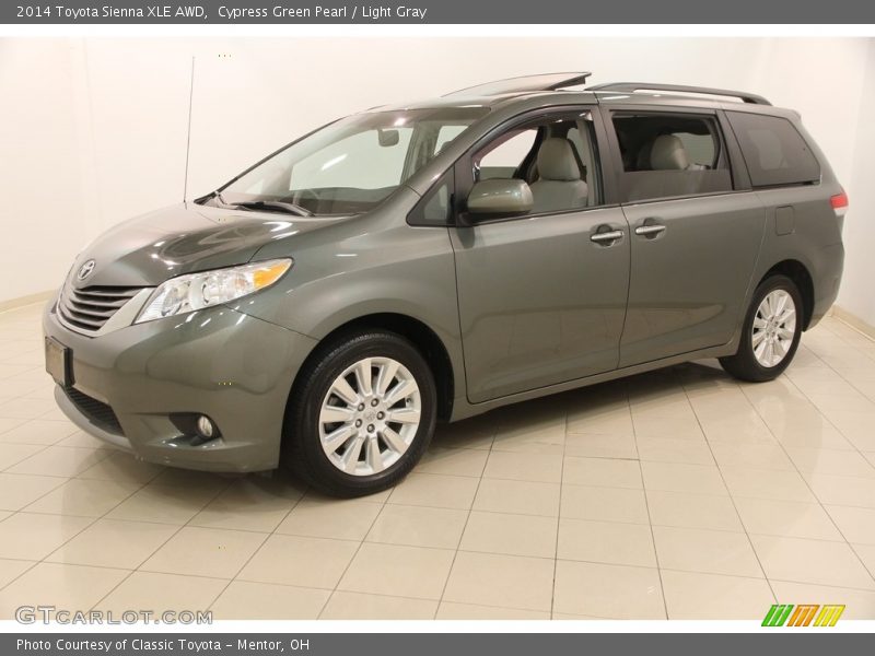 Cypress Green Pearl / Light Gray 2014 Toyota Sienna XLE AWD