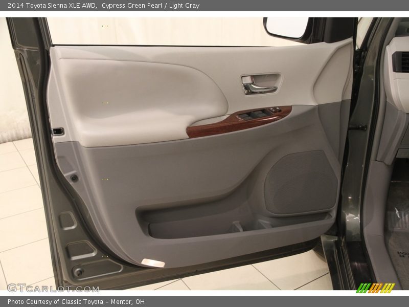 Cypress Green Pearl / Light Gray 2014 Toyota Sienna XLE AWD