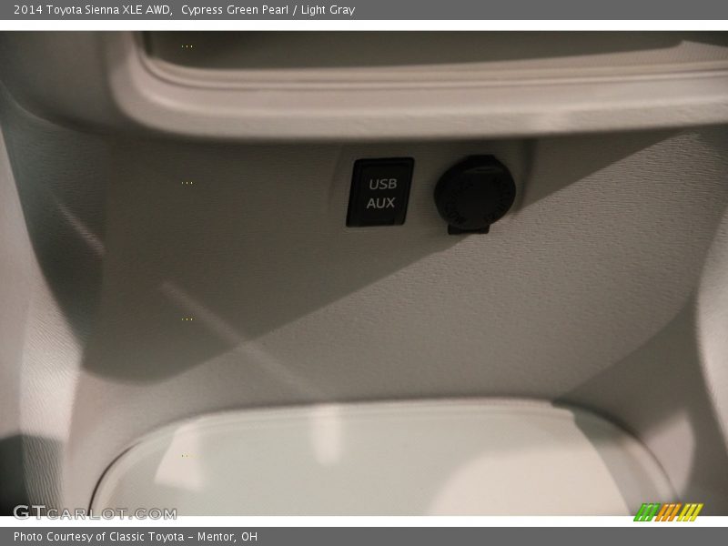 Cypress Green Pearl / Light Gray 2014 Toyota Sienna XLE AWD