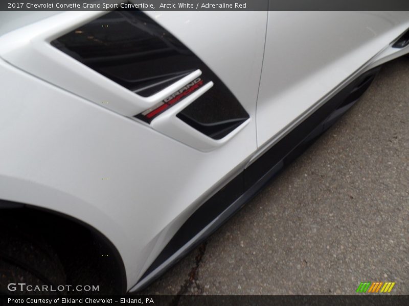 Arctic White / Adrenaline Red 2017 Chevrolet Corvette Grand Sport Convertible