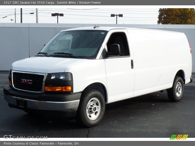 Front 3/4 View of 2017 Savana Van 3500 Cargo