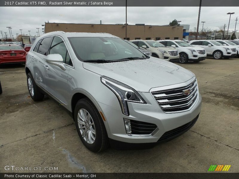 Front 3/4 View of 2017 XT5 FWD