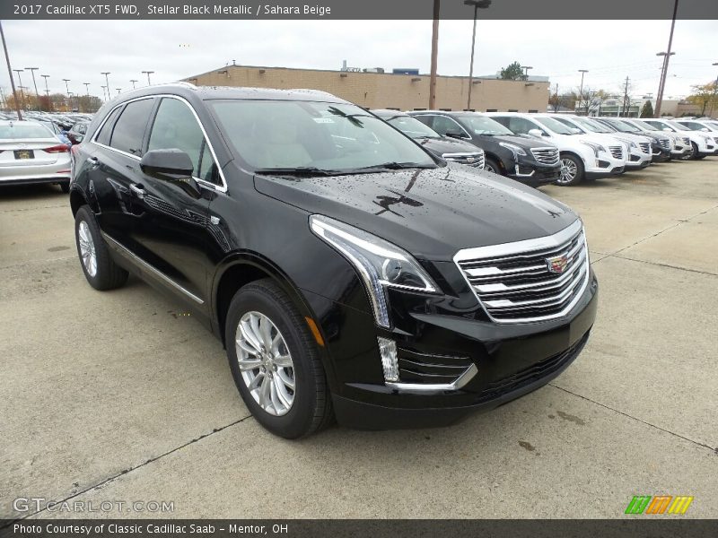 Front 3/4 View of 2017 XT5 FWD