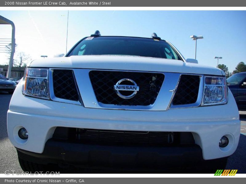 Avalanche White / Steel 2008 Nissan Frontier LE Crew Cab