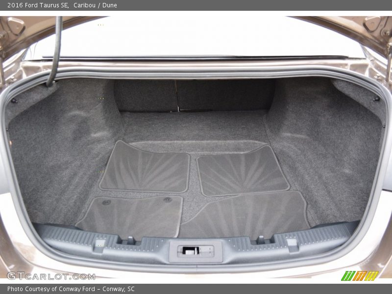  2016 Taurus SE Trunk