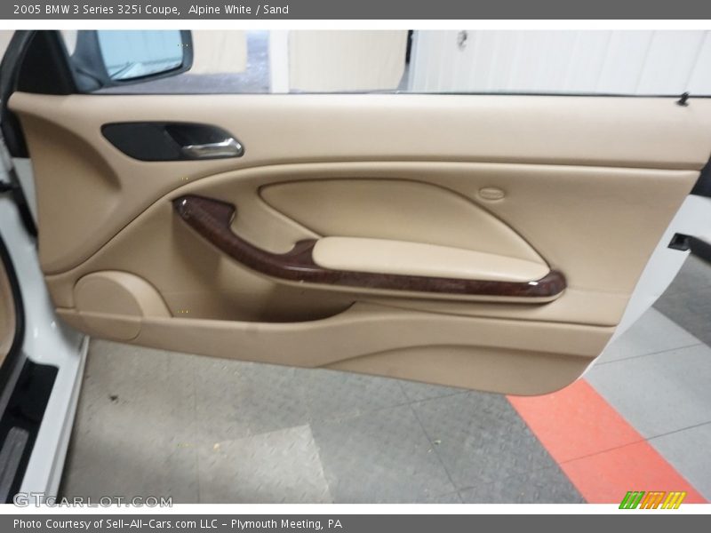 Alpine White / Sand 2005 BMW 3 Series 325i Coupe