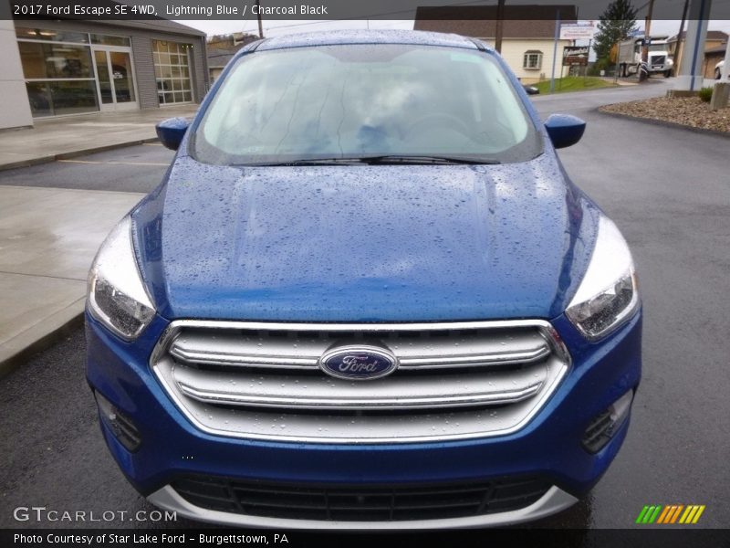 Lightning Blue / Charcoal Black 2017 Ford Escape SE 4WD