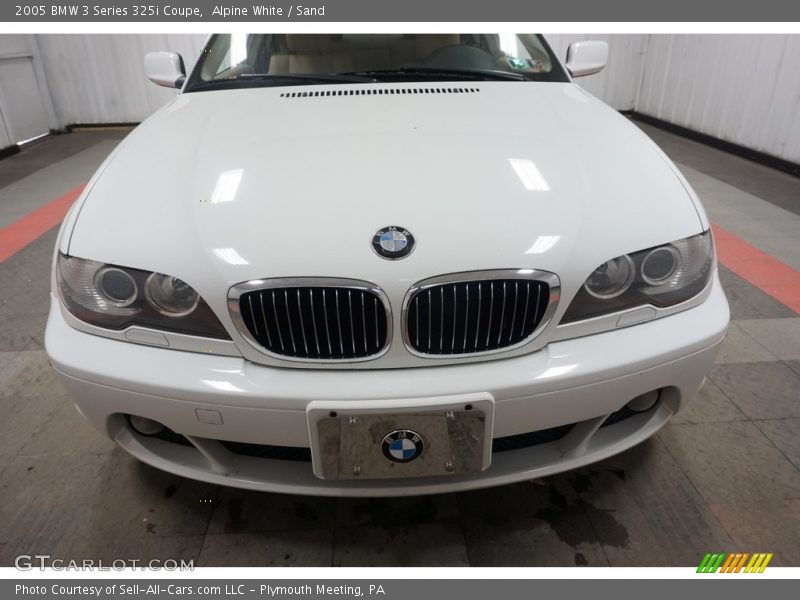 Alpine White / Sand 2005 BMW 3 Series 325i Coupe