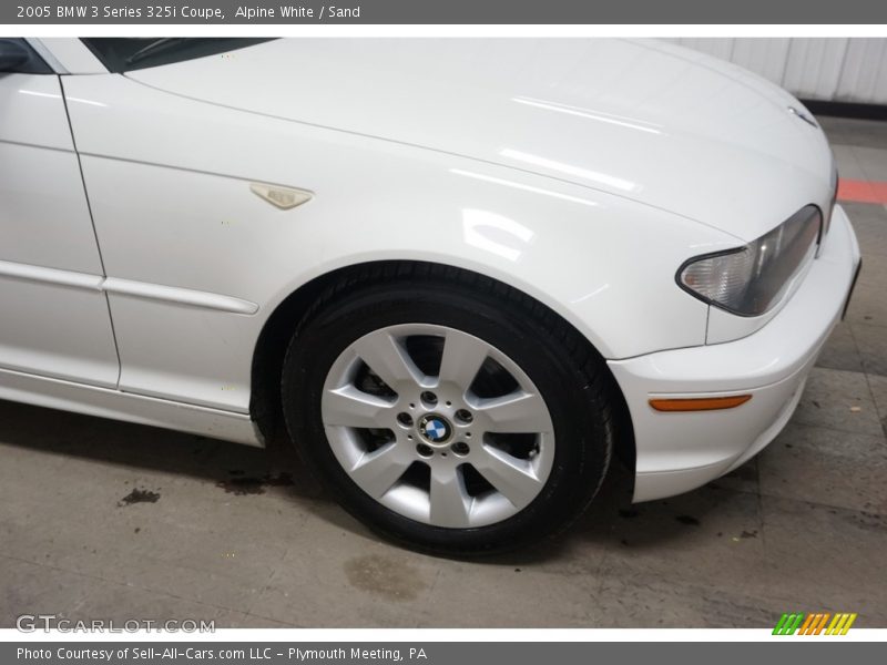 Alpine White / Sand 2005 BMW 3 Series 325i Coupe