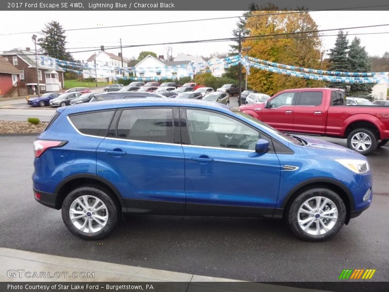 Lightning Blue / Charcoal Black 2017 Ford Escape SE 4WD