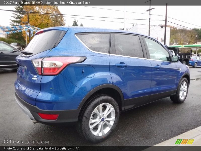 Lightning Blue / Charcoal Black 2017 Ford Escape SE 4WD