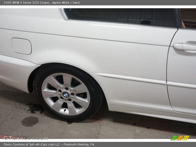 Alpine White / Sand 2005 BMW 3 Series 325i Coupe