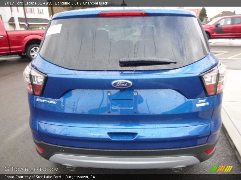 Lightning Blue / Charcoal Black 2017 Ford Escape SE 4WD