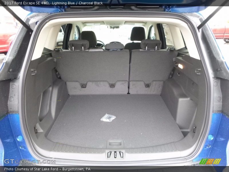 Lightning Blue / Charcoal Black 2017 Ford Escape SE 4WD