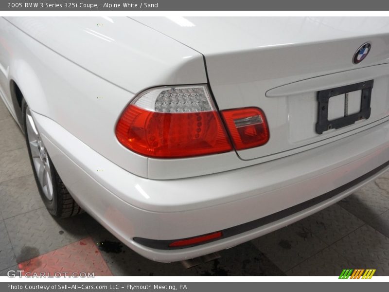 Alpine White / Sand 2005 BMW 3 Series 325i Coupe