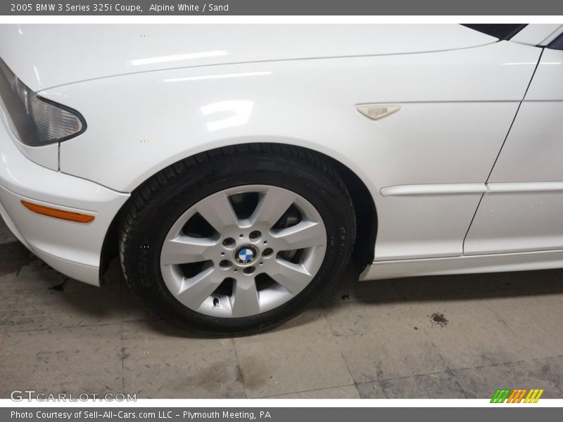 Alpine White / Sand 2005 BMW 3 Series 325i Coupe