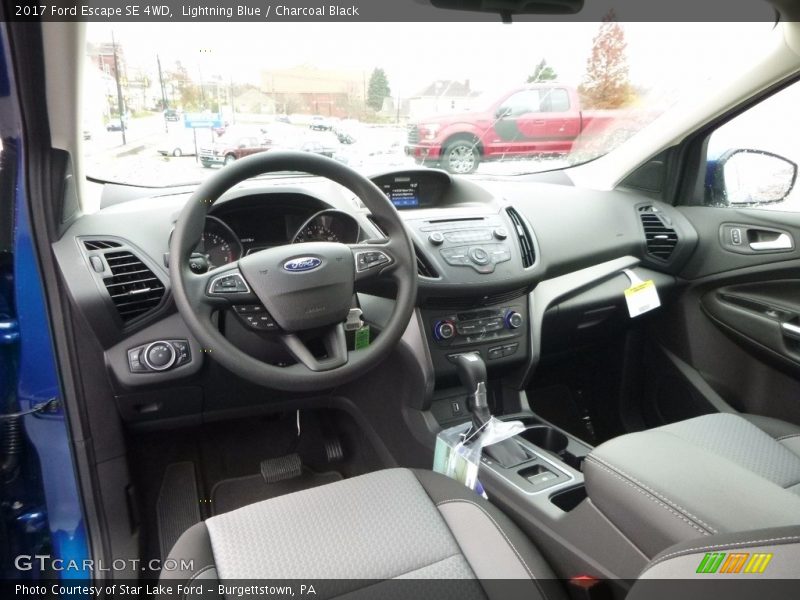 Lightning Blue / Charcoal Black 2017 Ford Escape SE 4WD