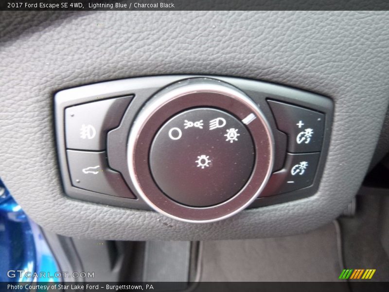 Lightning Blue / Charcoal Black 2017 Ford Escape SE 4WD