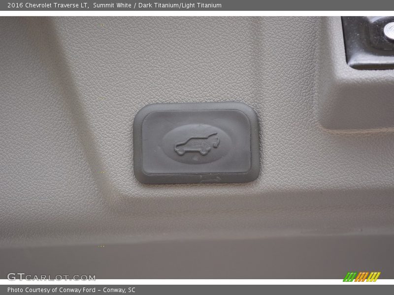 Summit White / Dark Titanium/Light Titanium 2016 Chevrolet Traverse LT