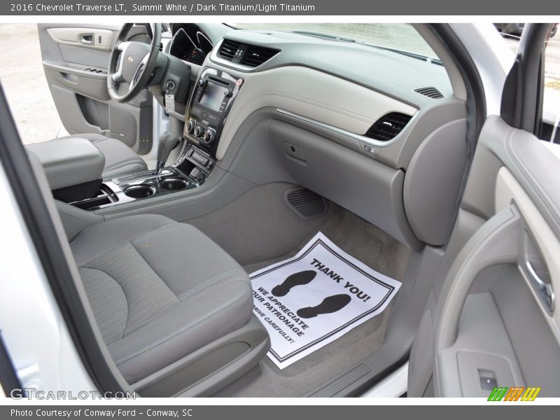 Summit White / Dark Titanium/Light Titanium 2016 Chevrolet Traverse LT