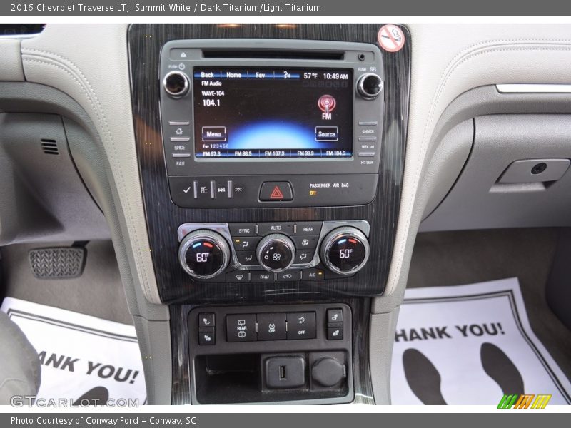 Summit White / Dark Titanium/Light Titanium 2016 Chevrolet Traverse LT