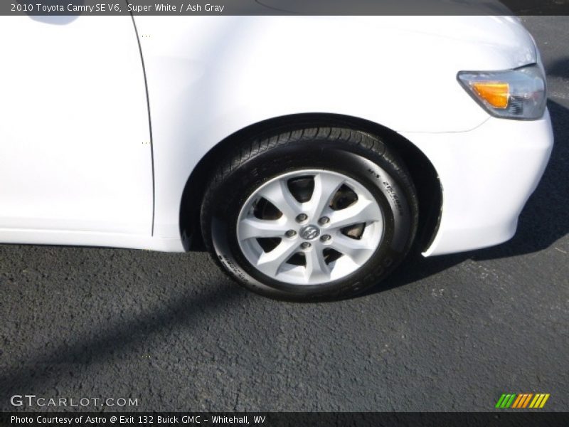 Super White / Ash Gray 2010 Toyota Camry SE V6