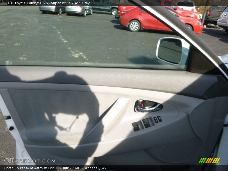 Super White / Ash Gray 2010 Toyota Camry SE V6