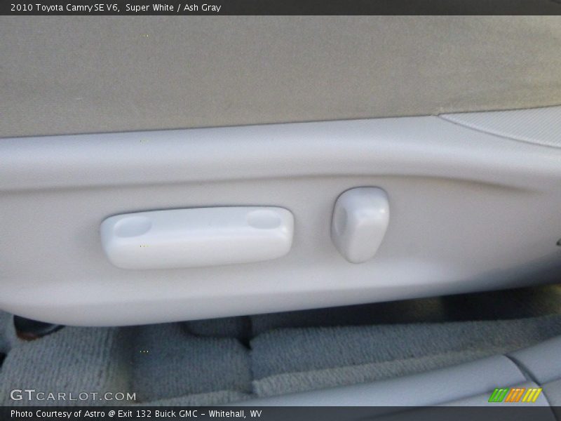 Super White / Ash Gray 2010 Toyota Camry SE V6