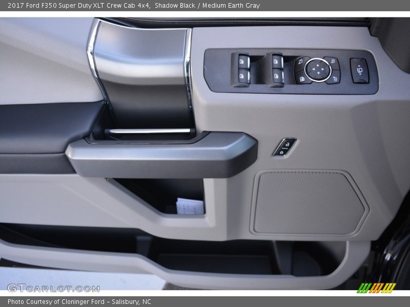 Door Panel of 2017 F350 Super Duty XLT Crew Cab 4x4
