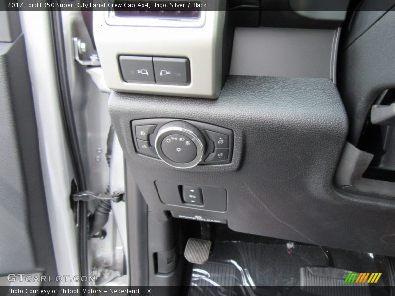 Controls of 2017 F350 Super Duty Lariat Crew Cab 4x4