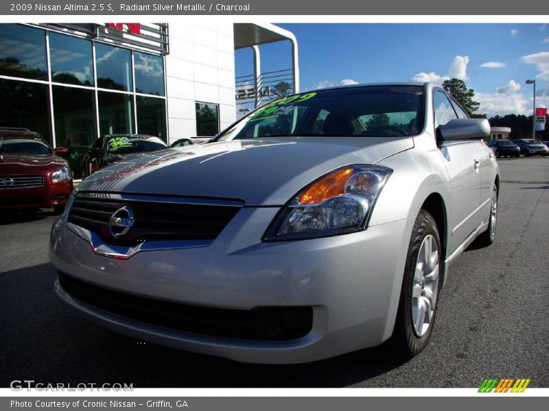 Radiant Silver Metallic / Charcoal 2009 Nissan Altima 2.5 S