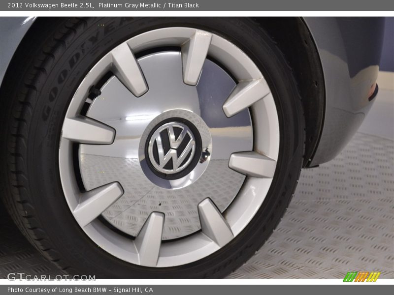 Platinum Gray Metallic / Titan Black 2012 Volkswagen Beetle 2.5L
