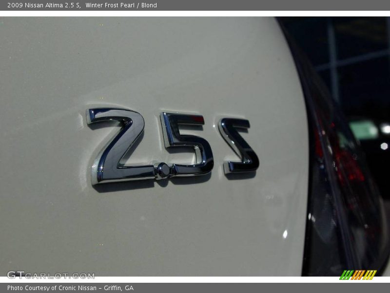 Winter Frost Pearl / Blond 2009 Nissan Altima 2.5 S