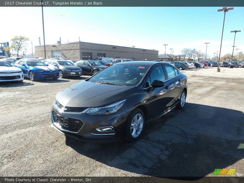 Tungsten Metallic / Jet Black 2017 Chevrolet Cruze LT