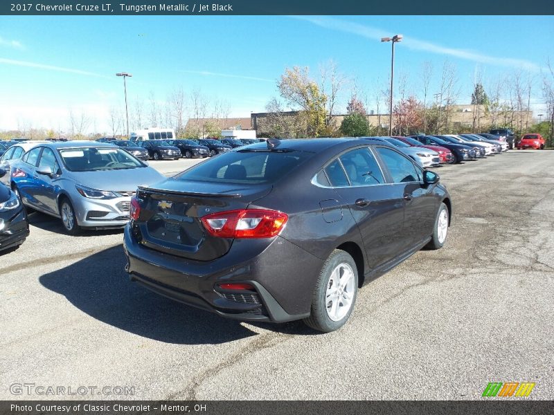 Tungsten Metallic / Jet Black 2017 Chevrolet Cruze LT